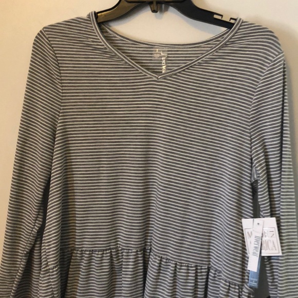 NWT Silverwear size Sm. Grey/white top - Picture 2 of 7